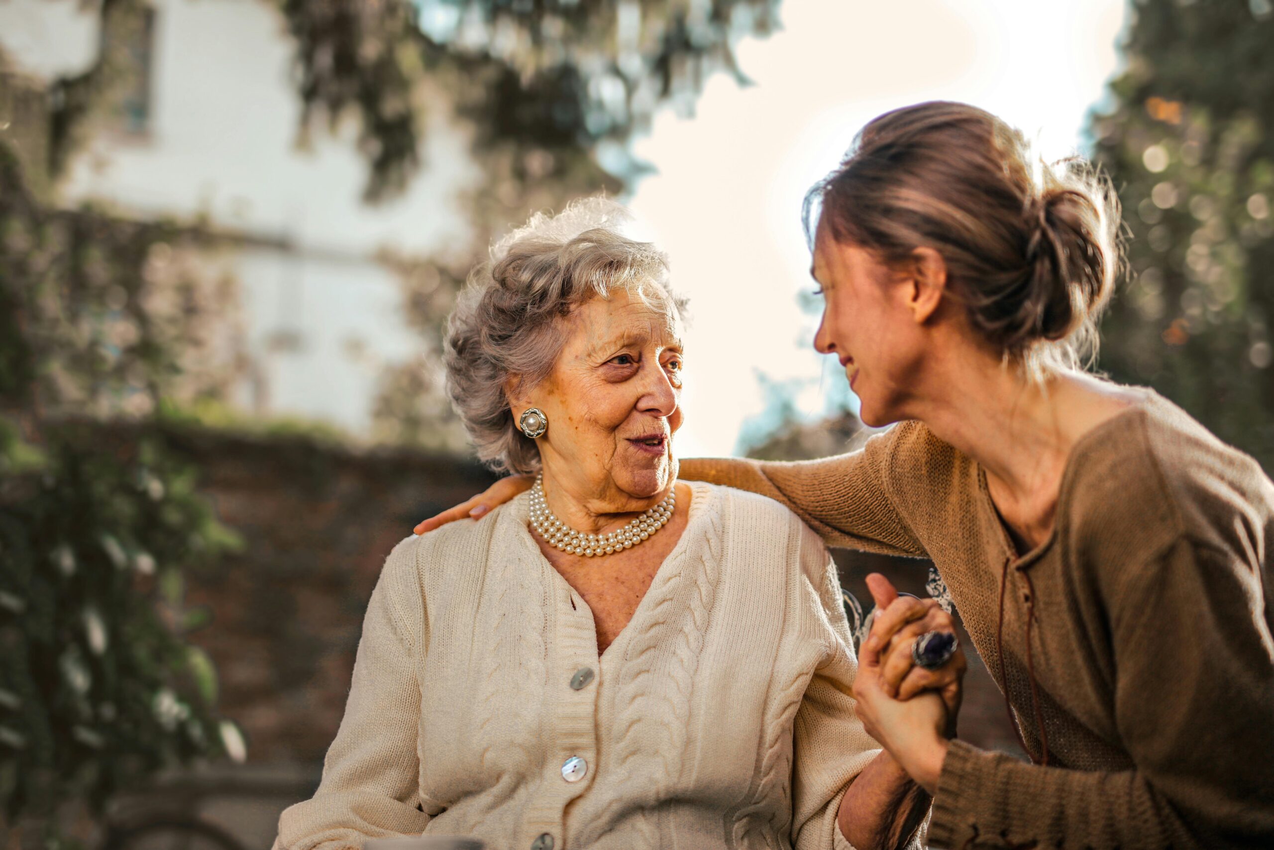 Live-In Care vs Hourly Care: Which One Is Right for Your Family?